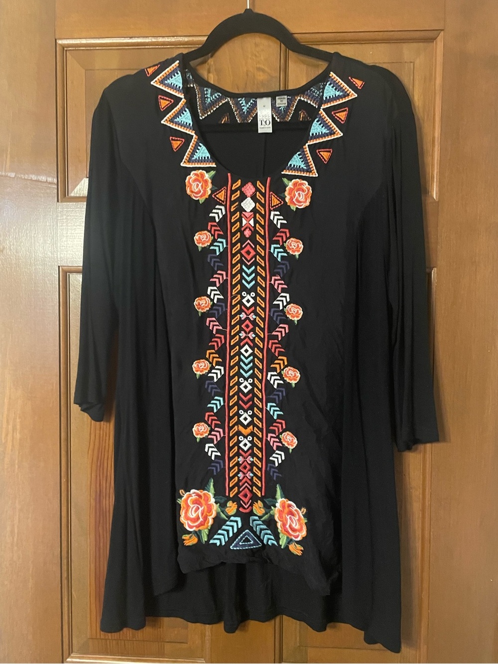 Women’s Thomas & Olivia Black Tunic Top with Floral Accents Size Medium